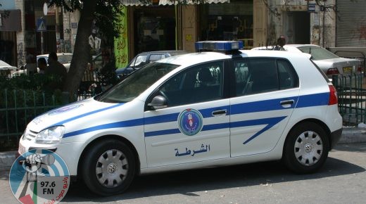 قلقيلية : الشرطة تضبط مركبة تحمل لوحة أرقام مزورة