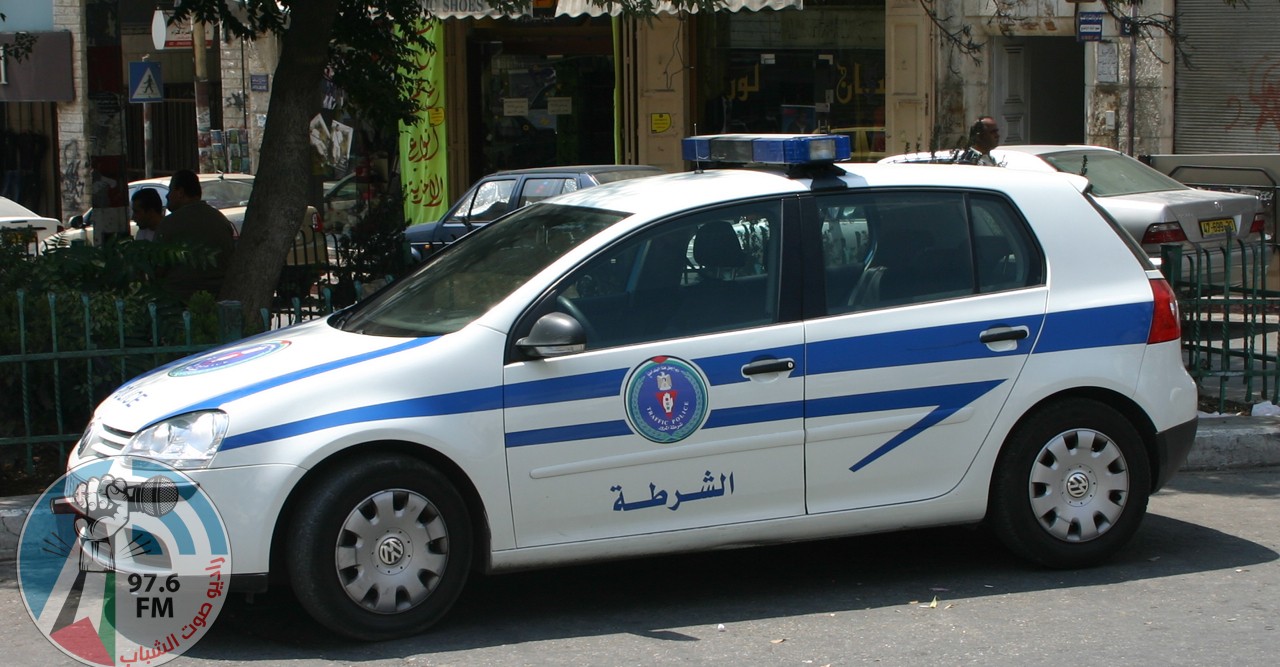 قلقيلية : الشرطة تضبط مركبة تحمل لوحة أرقام مزورة