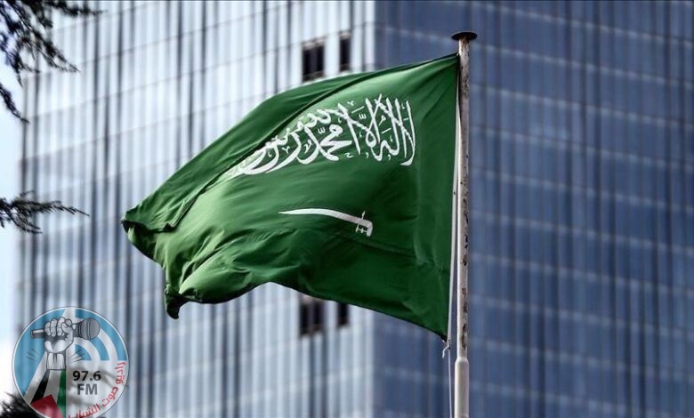 القبض على مرتشين في وزارة الصحة السعودية يمنحون شهادات كورونا مزورة