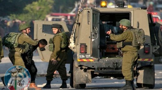 الاحتلال يعتقل ثلاثة مواطنين من بيت لحم ويسلم آخر بلاغا لمراجعة مخابراته