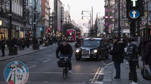 LONDON, UNITED KINGDOM - 2018/01/30: A man seen riding a bicycle in London famous Oxford street. Central London is one of the most attractive tourist attraction for individuals whose willing to shop and enjoy the variety of famous and worldwide brands. (Photo by Rahman Hassani/SOPA Images/LightRocket via Getty Images)