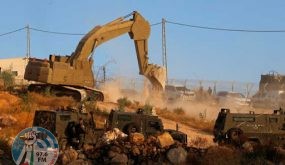 Israeli forces prepare to demolish Palestinian homes in the village of Sur Baher which sits on either side of the Israeli barrier in East Jerusalem and the Israeli-occupied West Bank July 22, 2019. REUTERS/Mussa Qawasma - RC19C0C21370