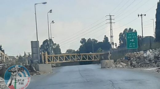 الاحتلال يغلق البوابة الحديدية المؤدية إلى مخيم الجلزون شمال رام الله