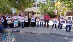 القوى الوطنية والإسلامية تنظم وقفة تضامنية مع الأسرى أمام مقر الصليب الأحمر في البيرة