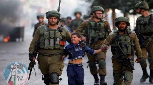 الاحتلال يعتقل خمسة أطفال من سعير شرق الخليل