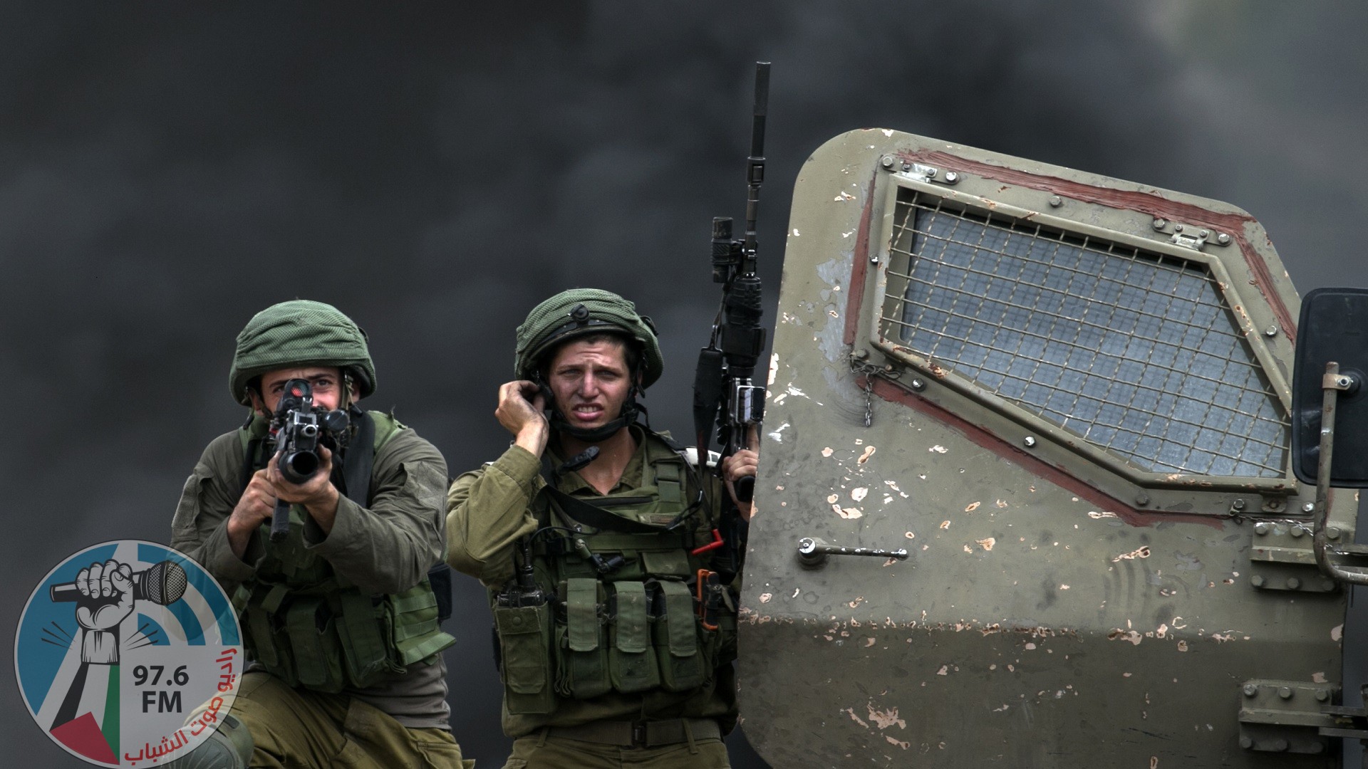 TOPSHOT - An Israeli soldier aims his weapon during clashes with Palestinian protesters following a demonstration against the expropriation of Palestinian land by Israel in the village of Kfar Qaddum, near Nablus in the occupied West Bank, on September 15, 2017. / AFP PHOTO / JAAFAR ASHTIYEH (Photo credit should read JAAFAR ASHTIYEH/AFP/Getty Images)