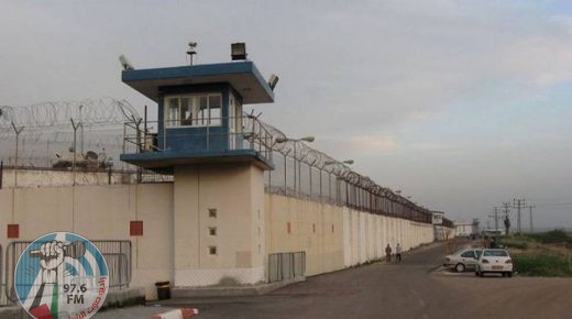 نادي الأسير: توتر في سجن “عسقلان” بعد اعتداء سجناء جنائيين إسرائيليين على الأسرى