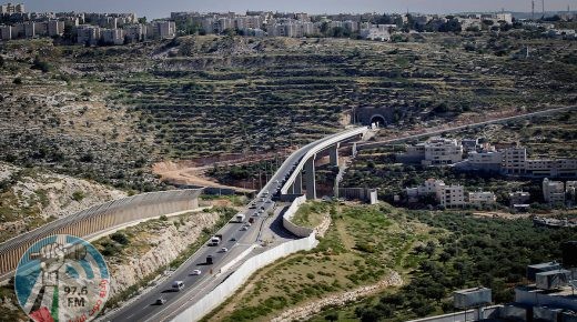 View of "kvish ha Minharot" near West Bank city of Beit Jala, outside Jerusalem, on April 17, 2016. Photo by Wisam Hashlamoun/FLASH90