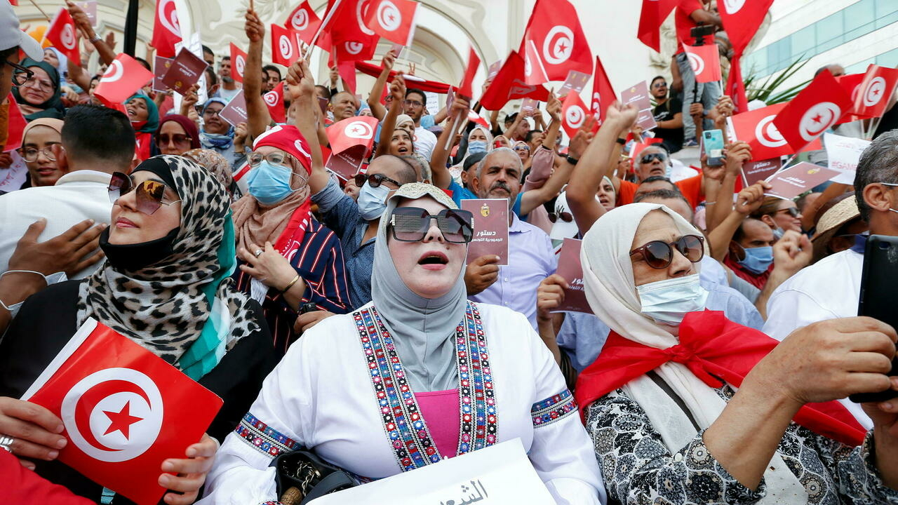 مظاهرات في تونس العاصمة لمساندة قرارات الرئيس سعيد