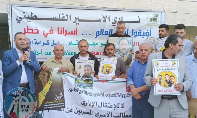 الخليل: اعتصام إسنادي مع الأسرى المضربين عن الطعام