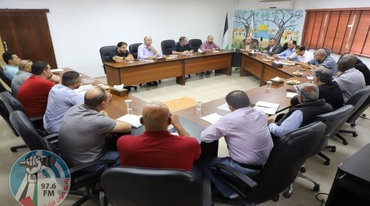 بلدية دورا تعقد اجتماعاً مع الجهات المختصة لمناقشة الخطة المشتركة لإزالة التعديات في المدينة
