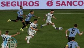 Argentina's Lionel Messi takes control of the ball during the South American qualification football match against Uruguay for the FIFA World Cup Qatar 2022 at the Monumental stadium in Buenos Aires, on October 10, 2021. (Photo by ALEJANDRO PAGNI / AFP)