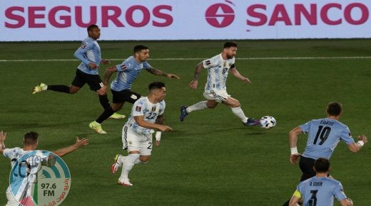 Argentina's Lionel Messi takes control of the ball during the South American qualification football match against Uruguay for the FIFA World Cup Qatar 2022 at the Monumental stadium in Buenos Aires, on October 10, 2021. (Photo by ALEJANDRO PAGNI / AFP)