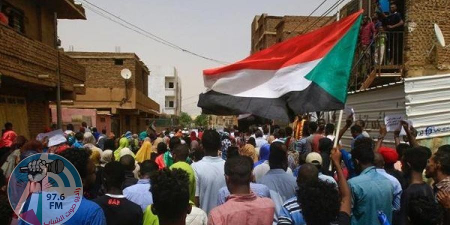 تجمع المهنيين السودانيين يؤكد اعتقال أغلب أعضاء مجلس الوزراء والسيادة واصفا ما يجري بأنه “انقلاب”