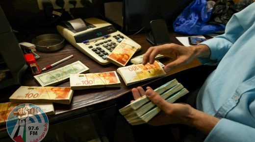 A Palestinian man counts stacks of banknotes at a currency exchange counter in the West Bank city of Ramallah on October 5, 2021. Palestinian businesses flush with too much Israeli cash, much of it brought in by the tens of thousands of Palestinians who work inside Israel or Jewish settlements in the West Bank, but experts say the buildup of hard currency risks stifling the Palestian financial system. (Photo by ABBAS MOMANI / AFP)