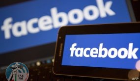 Facebook logos are pictured on the screens of a smartphone (R), and a laptop computer, in central London on November 21, 2016.
Facebook on Monday became the latest US tech giant to announce new investment in Britain with hundreds of extra jobs but hinted its success depended on skilled migration after Britain leaves the European Union. The premier social network underlined London's status as a global technology hub at a British company bosses' summit where Prime Minister Theresa May sought to allay business concerns about Brexit. / AFP PHOTO / Justin TALLIS