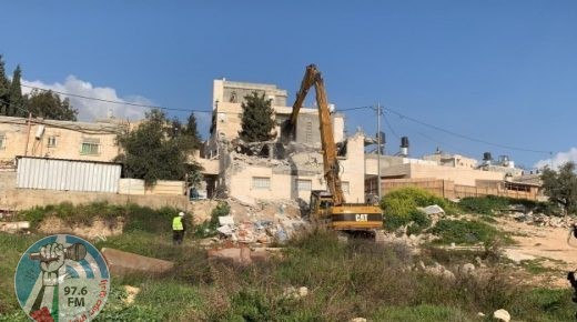 الاحتلال يسلم إخطارات بوقف البناء في قرية عزون عتمة شرق قلقيلية