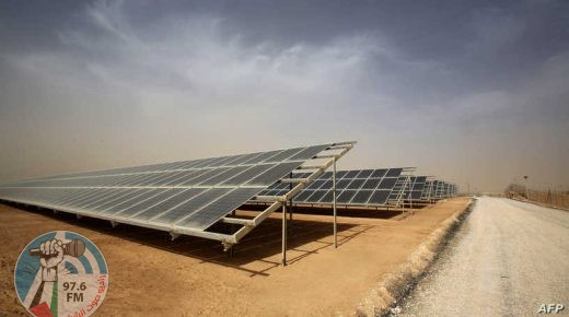 A general view shows part of a new 15 million euro solar plant, funded by the German government, that emits some 12.9 megawatts during its official inauguration at the Zaatari refugee camp on November 13, 2017. - Some 80,000 Syrian refugees living in the Zaatari camp will have access to 14 hours of electricity per day instead of eight hours, thanks to the opening of the new solar power station. (Photo by KHALIL MAZRAAWI / AFP)