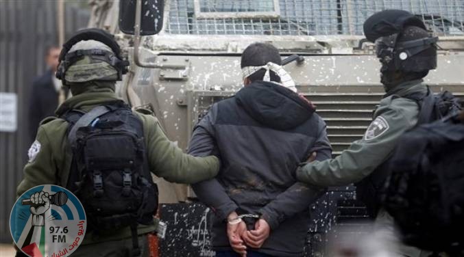 الاحتلال يعتقل شابا من طمون أثناء عمله في الأغوار