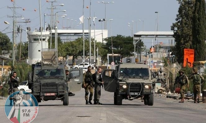الاحتلال ينصب الحواجز ويعيق تنقل الواطنين في أحياء القدس