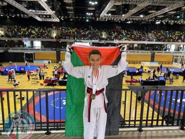 البطل الفلسطيني نور السويطي يفوز بالمركز الاول في بطولة بريطانيا الوطنية “للتايكوندوا”