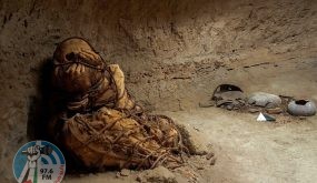 اكتشاف مومياء غريبة مقيدة