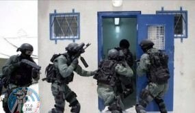 قوات القمع تقتحم سجن “نفحة” وتعتدي على الأسرى