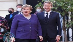 (211113) -- PARIS, Nov. 13, 2021 (Xinhua) -- French President Emmanuel Macron (R) welcomes German Chancellor Angela Merkel ahead of the Paris International Conference for Libya in Paris, France, Nov. 12, 2021. Participants in the Paris International Conference for Libya, chaired Friday by France, called for the holding of free, fair, inclusive and credible presidential and parliamentary elections on Dec. 24 in Libya as scheduled. (Xinhua/Gao Jing)