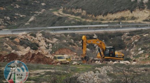 الاحتلال يجرف طريقا معبدا شمال نابلس