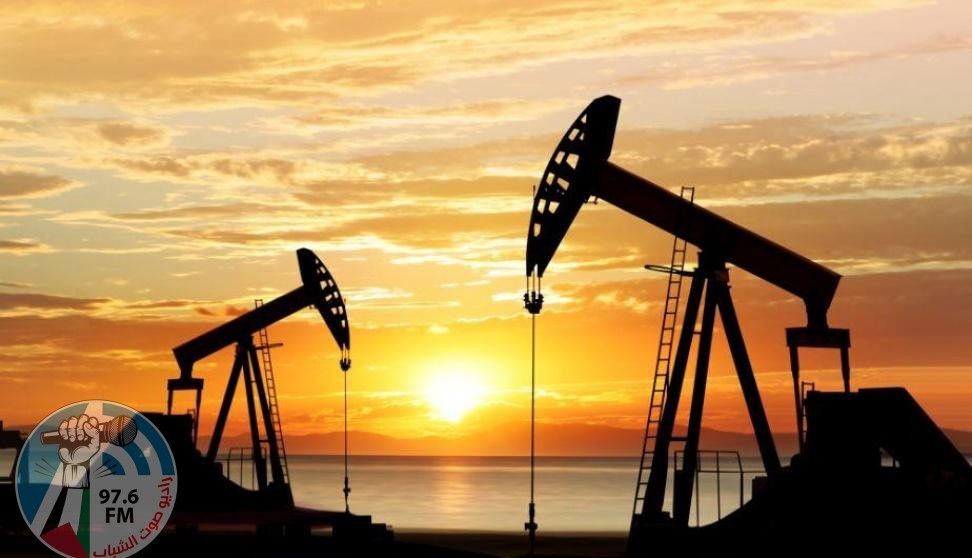 انخفاض أسعار النفط بسبب مخاوف من متحور “أوميكرون” لكورونا