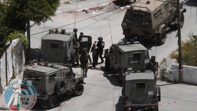 الاحتلال يعتقل أربعة أشقاء من الظاهرية وشابا من الخليل
