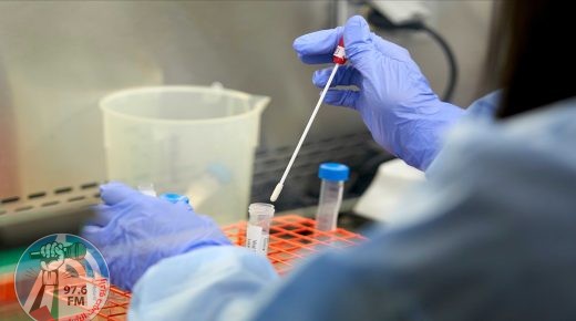 A lab at Methodist Dallas Medical Center prepares a nasal swab for coronavirus disease (COVID-19) testing in Dallas, Texas, U.S. June 24, 2020. REUTERS/Cooper Neill