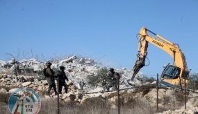 الاحتلال يهدم منزلا وبئر مياه ويجرف أراضي في محافظة الخليل