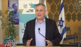 وزير الصحة الإسرائيليّ بشأن المتحوّر الجديد: “لا داعي للذعر.. الأمر تحت السيطرة”