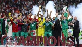 الجزائر تتوج بكأس العرب للمرة الأولى في تاريخها بعد فوزها على تونس في النهائي