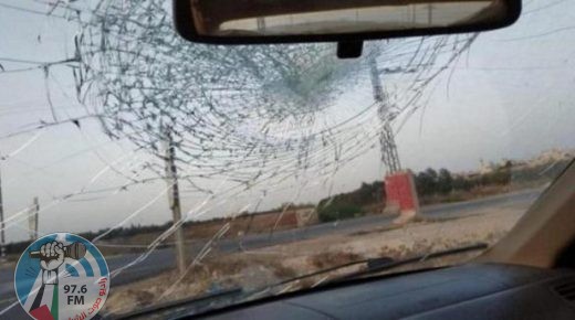 مستوطنون يهاجمون مركبات المواطنين على طريق جنين- نابلس