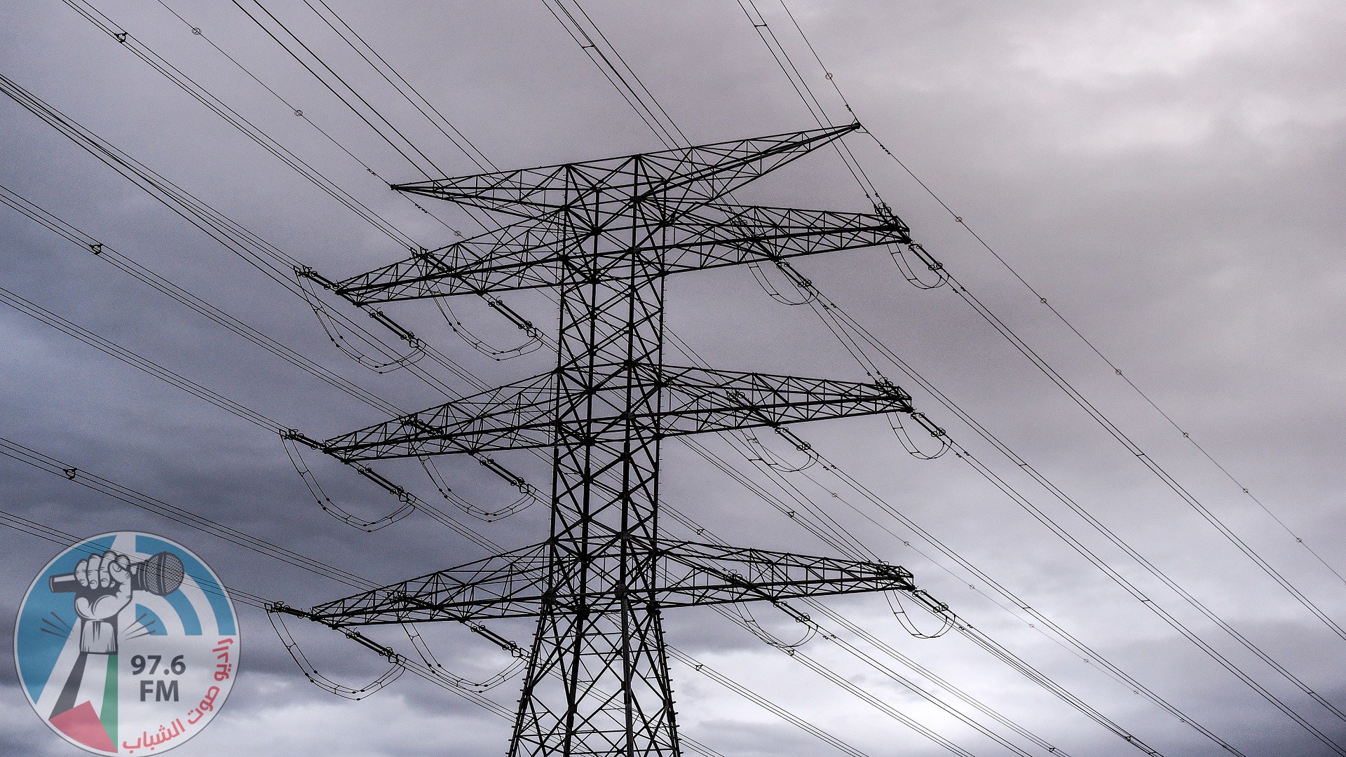 FIGUERES, SPAIN - FEBRUARY 17: A electricity transmission pylon stands on February 17, 2015 near Figueres, Spain. France and Spain inaugurate the newly combined electrecity project on February 20 which will connect both countries after thirty years of demands by the Spanish Goverment, allowing an increase of opportunities for operations with renewable energies. This project has been funded to the amount of 225 million euros by the European Energy Program for Recovery. The new interconnection line will double its total commercial exchange capacity from 1,400 megawatts to 2,800, reaching the 6% of the current maximum demand in Spain instead of the 10% recommended by the UE. (Photo by David Ramos/Getty Images)