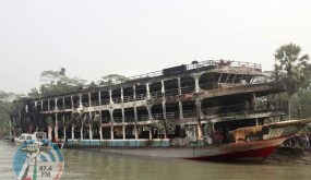 مصرع 37 شخصا في حريق بعبارة في بنغلادش