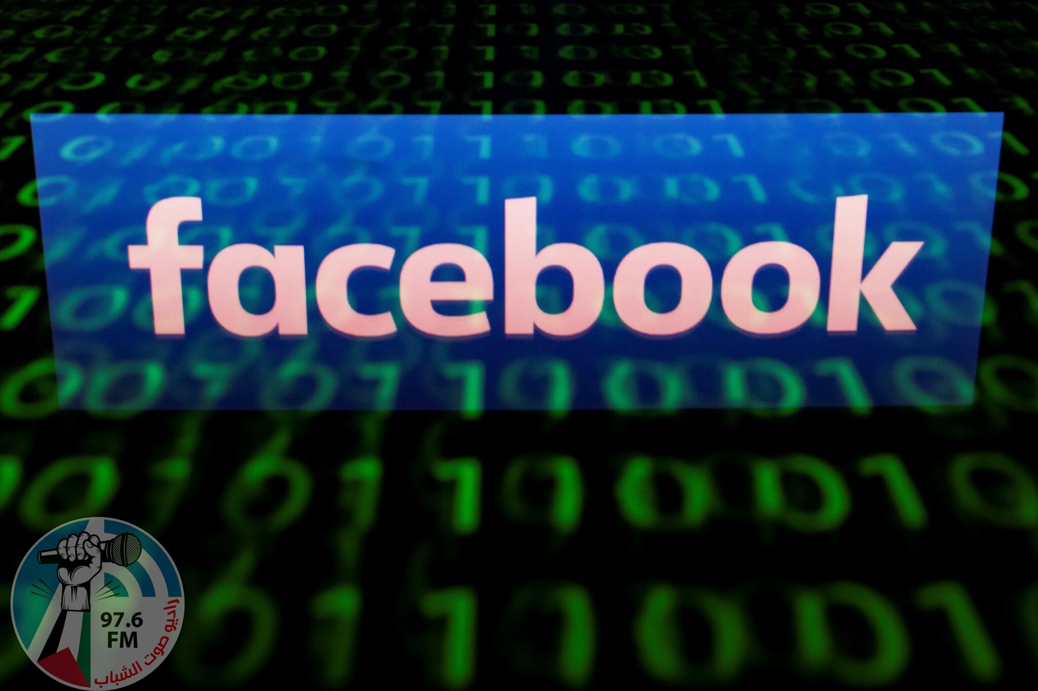(FILES) This file illustration picture taken on April 28, 2018 shows the logo of social network Facebook displayed on a screen and reflected on a tablet in Paris. Facebook has asked major US banks to share customer data to allow it to develop new services on the social network's Messenger texting platform, a banking source told AFP on August 6, 2018. / AFP / Lionel BONAVENTURE