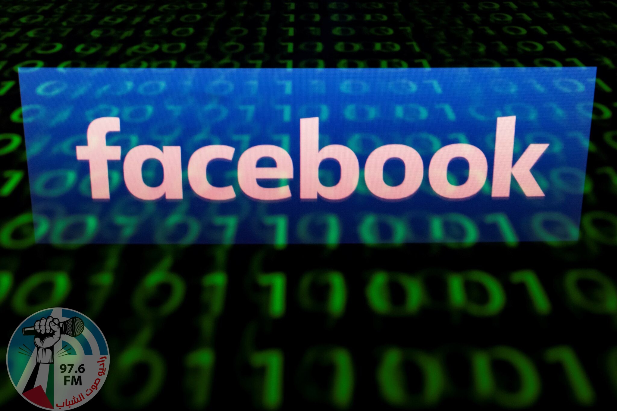 (FILES) This file illustration picture taken on April 28, 2018 shows the logo of social network Facebook displayed on a screen and reflected on a tablet in Paris. Facebook has asked major US banks to share customer data to allow it to develop new services on the social network's Messenger texting platform, a banking source told AFP on August 6, 2018. / AFP / Lionel BONAVENTURE