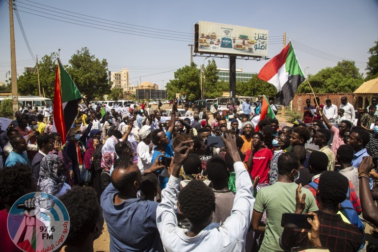 استعدادات للنزول إلى الشوارع للاحتجاج ضد العسكريين في السودان