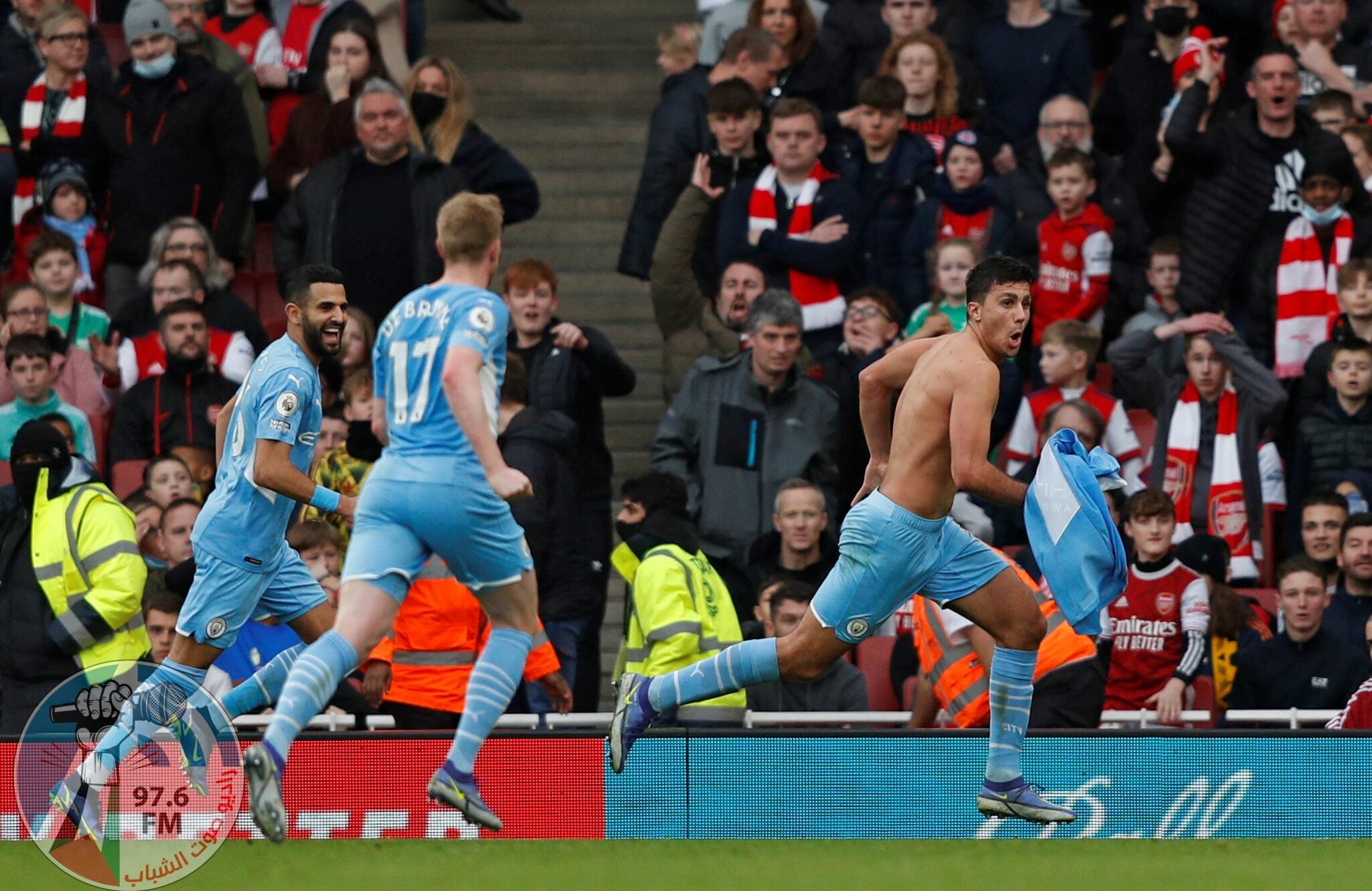 Manchester City's Spanish midfielder Rodri (R) celebrates scoring his team's second goal during the English Premier League football match between Arsenal and Manchester City at the Emirates Stadium in London on January 1, 2022. Manchester City won the match 2-0. - RESTRICTED TO EDITORIAL USE. No use with unauthorized audio, video, data, fixture lists, club/league logos or 'live' services. Online in-match use limited to 120 images. An additional 40 images may be used in extra time. No video emulation. Social media in-match use limited to 120 images. An additional 40 images may be used in extra time. No use in betting publications, games or single club/league/player publications. (Photo by Adrian DENNIS / AFP) / RESTRICTED TO EDITORIAL USE. No use with unauthorized audio, video, data, fixture lists, club/league logos or 'live' services. Online in-match use limited to 120 images. An additional 40 images may be used in extra time. No video emulation. Social media in-match use limited to 120 images. An additional 40 images may be used in extra time. No use in betting publications, games or single club/league/player publications.