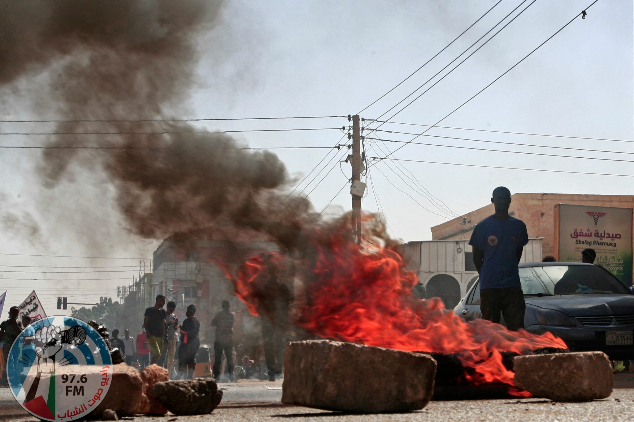 Sudanese rally against a military coup which occurred nearly three months ago, south of the capital Khartoum, on January 17, 2022. Thousands rallied again in Sudan to oppose a military coup which occurred nearly three months ago but security forces quickly fired tear gas towards them. (Photo by Ebrahim HAMID / AFP)