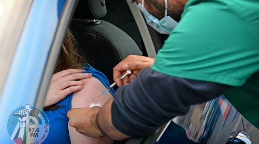 A member of the public receives a Covid-19 vaccine at a drive-through NHS (National Health Service) vaccination centre outside Ewood Park, Blackburn Rovers Football Club in Blackburn in north-west England on January 17, 2022, as the Omicron coronavirus variant spreads in the country. (Photo by Paul ELLIS / AFP)