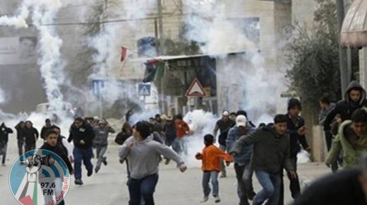 إصابة العشرات بالاختناق خلال مواجهات مع الاحتلال في الخليل