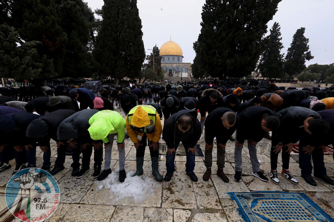 25 ألفا يؤدون صلاة الجمعة في المسجد الأقصى رغم إجراءات الاحتلال