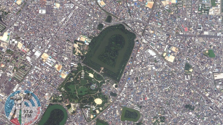 صور الأقمار الصناعية تكشف النقاب عن لغز المقابر اليابانية القديمة في شكل ثقب مفتاح الباب