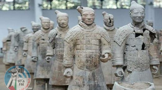 العثور على تماثيل ذهبية وفضية في متحف جيش الطين في الصين