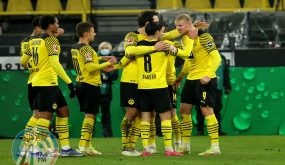 (220115) -- DORTMUND, Jan. 15, 2022 (Xinhua) -- Erling Haaland (1st R) of Dortmund celebrates scoring with his teammates during the German first division Bundesliga football match between Borussia Dortmund and SC Freiburg in Dortmund, Germany, Jan. 14, 2022. (Photo by Joachim Bywaletz/Xinhua)