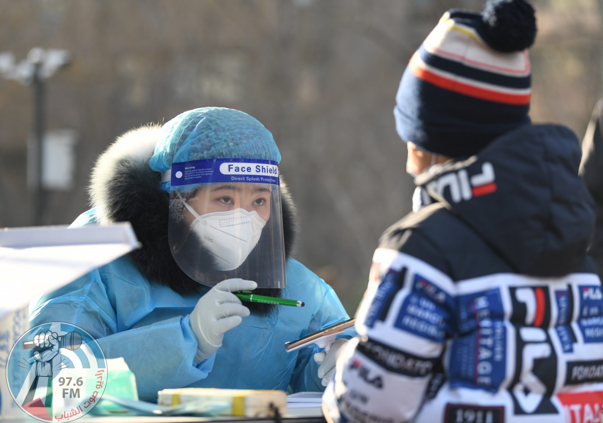 (220115) -- TIANJIN, Jan. 15, 2022 (Xinhua) -- A medical worker helps a kid register for nucleic acid test at a COVID-19 testing site in north China's Tianjin, Jan. 15, 2022. North China's Tianjin Municipality launched the third round of citywide nucleic acid testing at 7 a.m. Saturday. (Xinhua/Sun Fanyue)